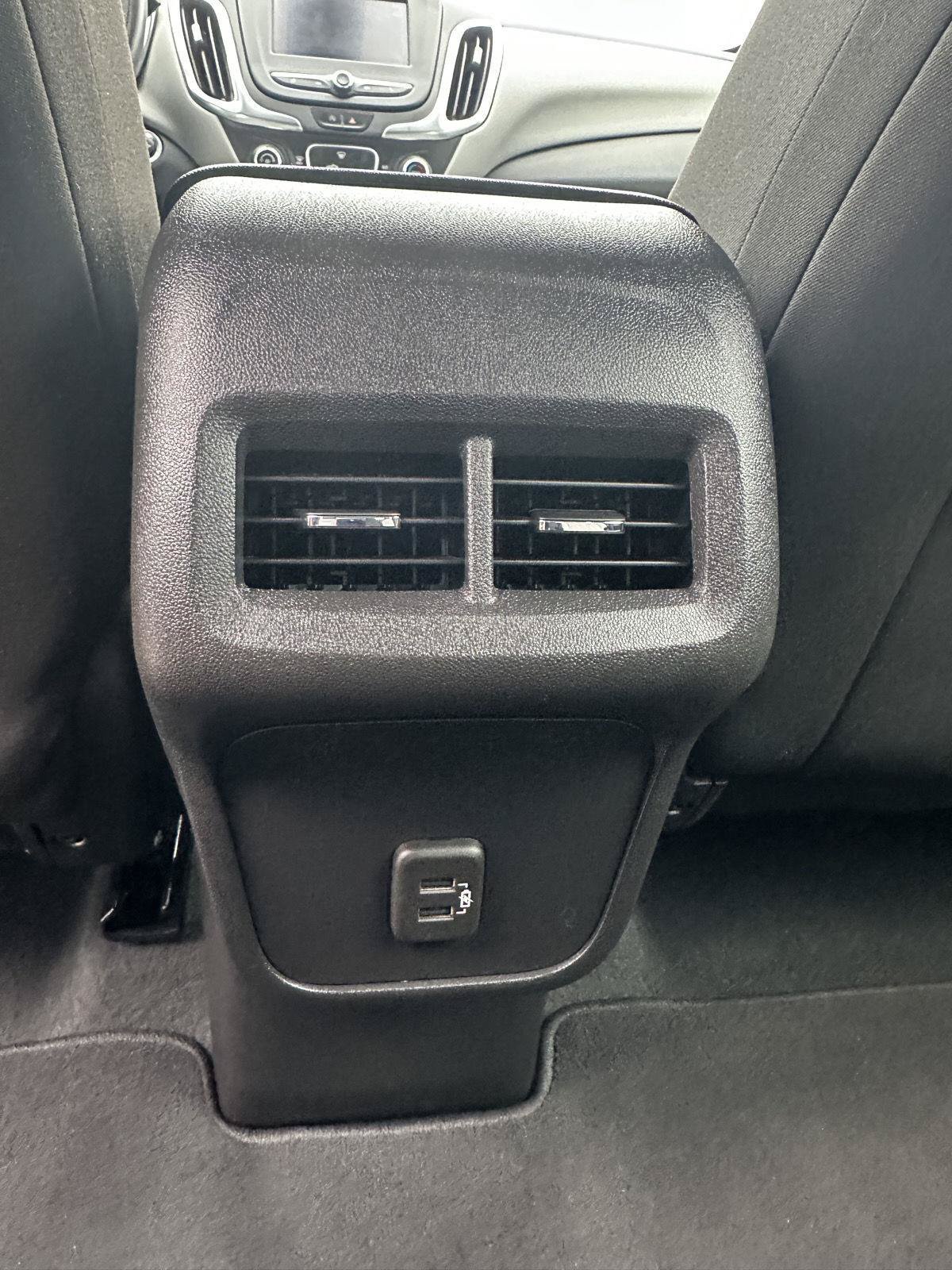 Used 2022 Chevrolet Equinox LS w/ Driver Confidence II Package AWD/4WD image 18