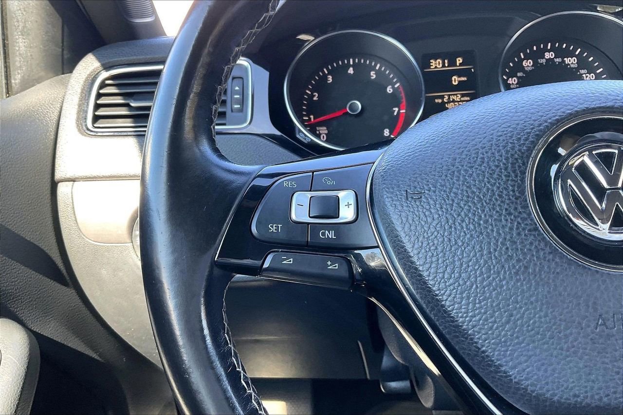 Used 2016 Volkswagen Jetta Sport image 28