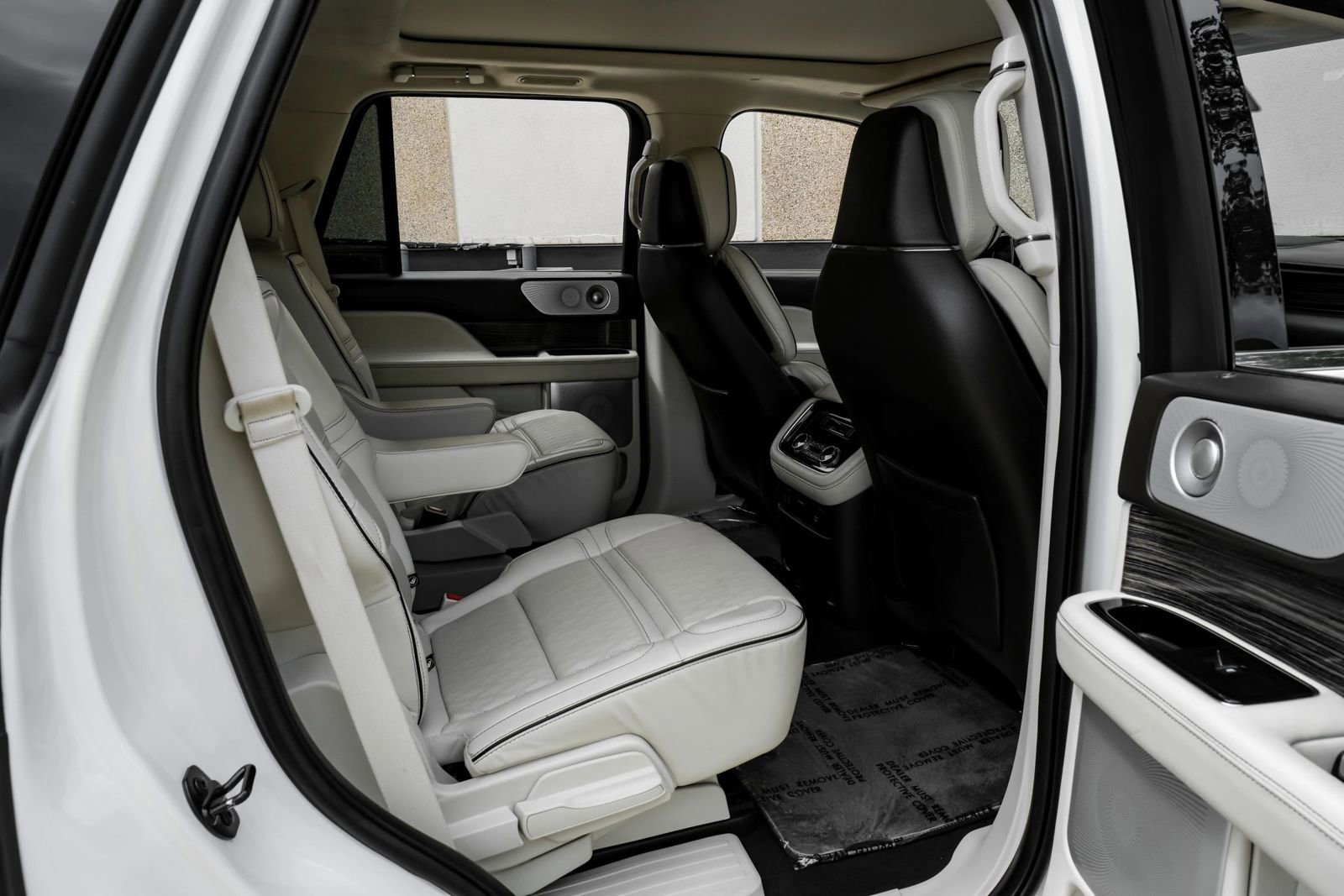 Used 2020 Lincoln Navigator Black Label w/ Cargo Convenience Package AWD/4WD image 36