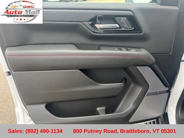 Certified 2025 GMC Yukon AT4 Ultimate AWD/4WD image 11