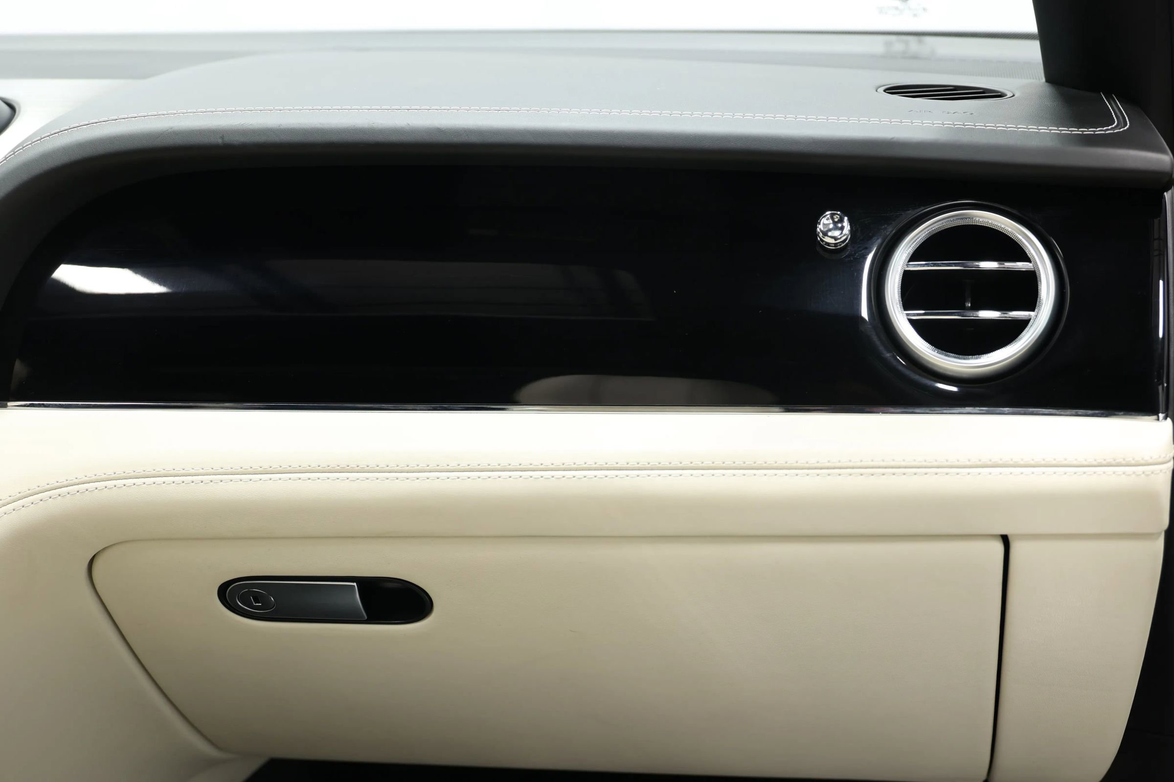 Used 2017 Bentley Bentayga image 99