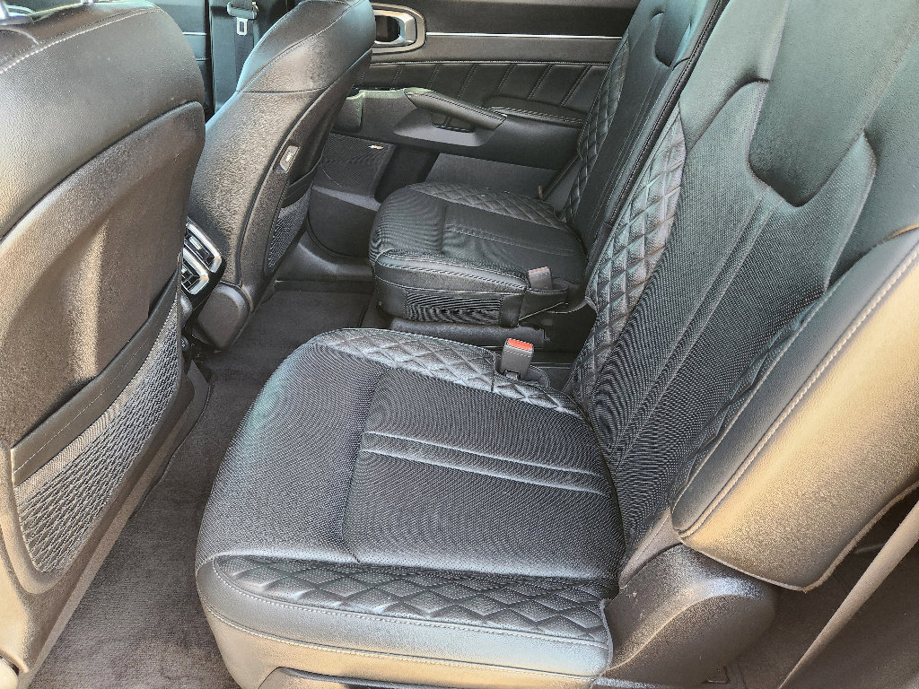 Certified 2023 Kia Sorento SX image 33