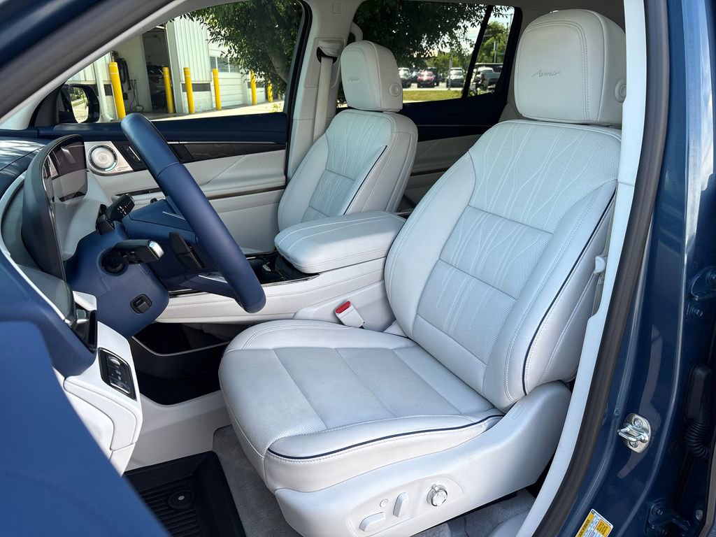 Certified 2026 Buick Enclave Avenir w/ Super Cruise Package FWD image 18