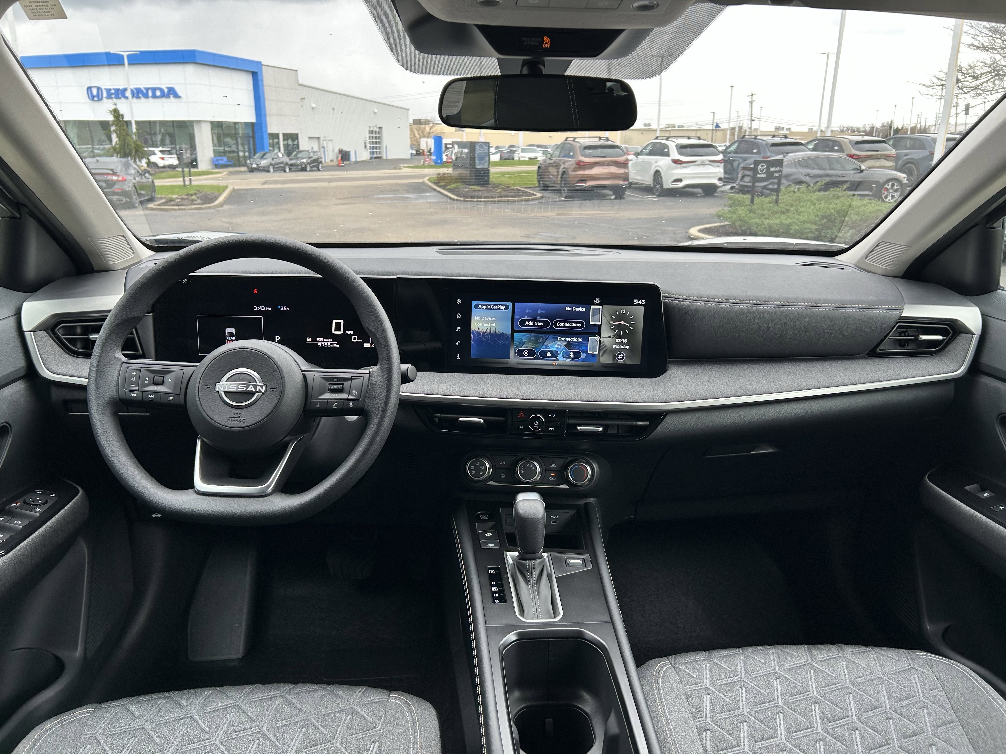 Used 2025 Nissan Kicks SV w/ Charging Package image 9