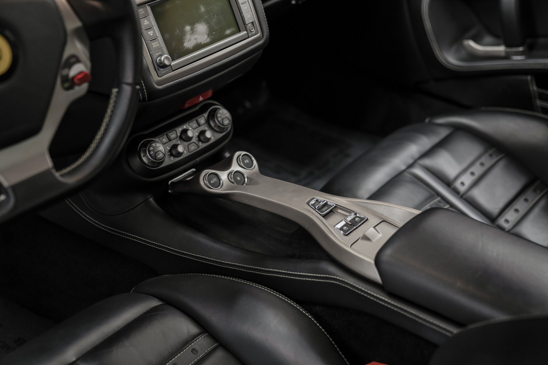 Used 2014 Ferrari California image 20