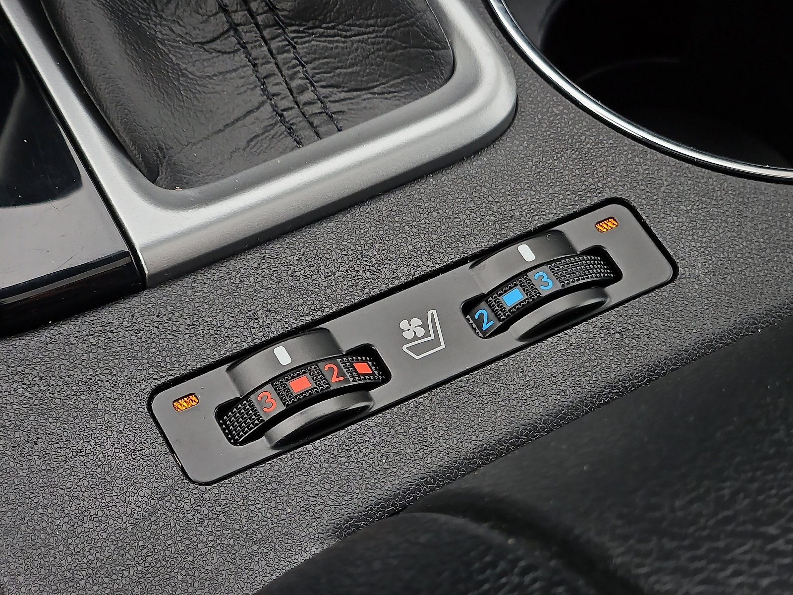 Used 2019 Toyota Highlander Limited image 26