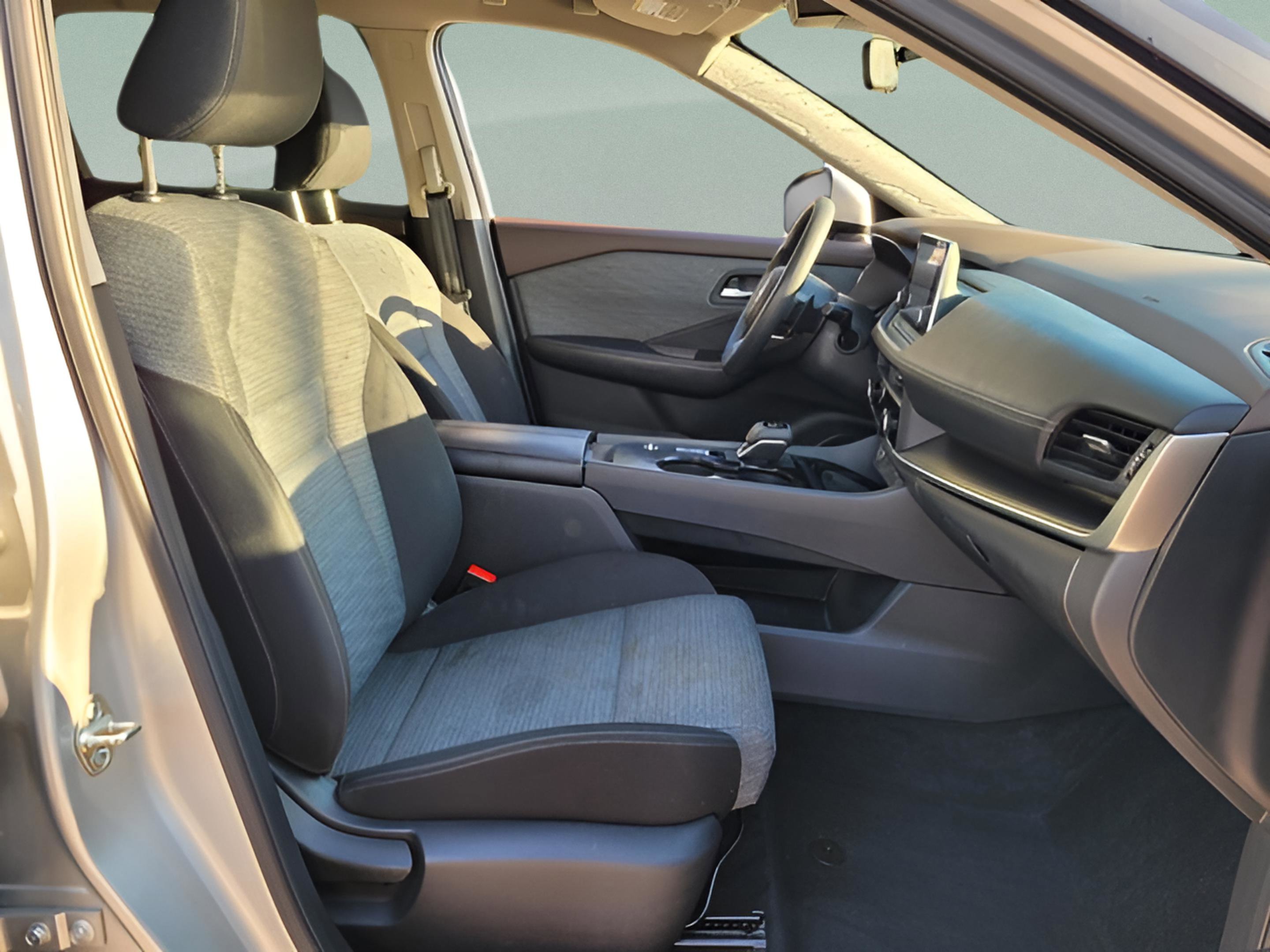 Used 2023 Nissan Rogue SV image 11