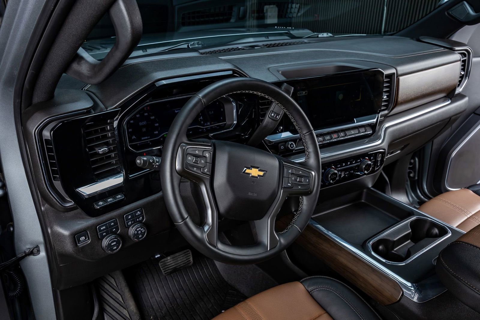 Used 2024 Chevrolet Silverado 2500 High Country w/ High Country Premium Package AWD/4WD image 18