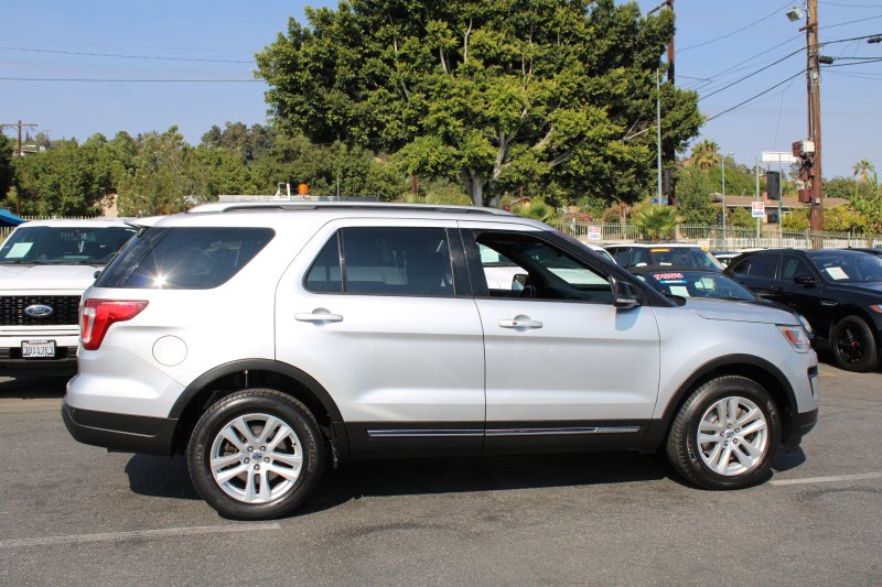 Used 2018 Ford Explorer XLT w/ Equipment Group 201A AWD/4WD image 7