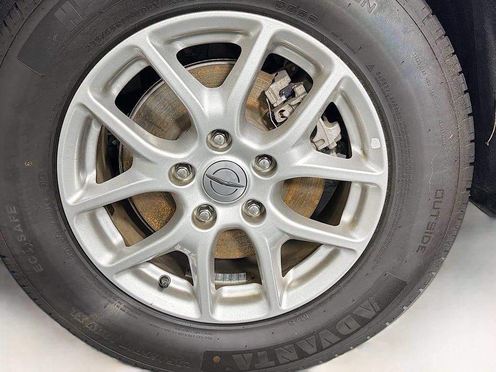 Used 2023 Chrysler Voyager LX FWD image 30