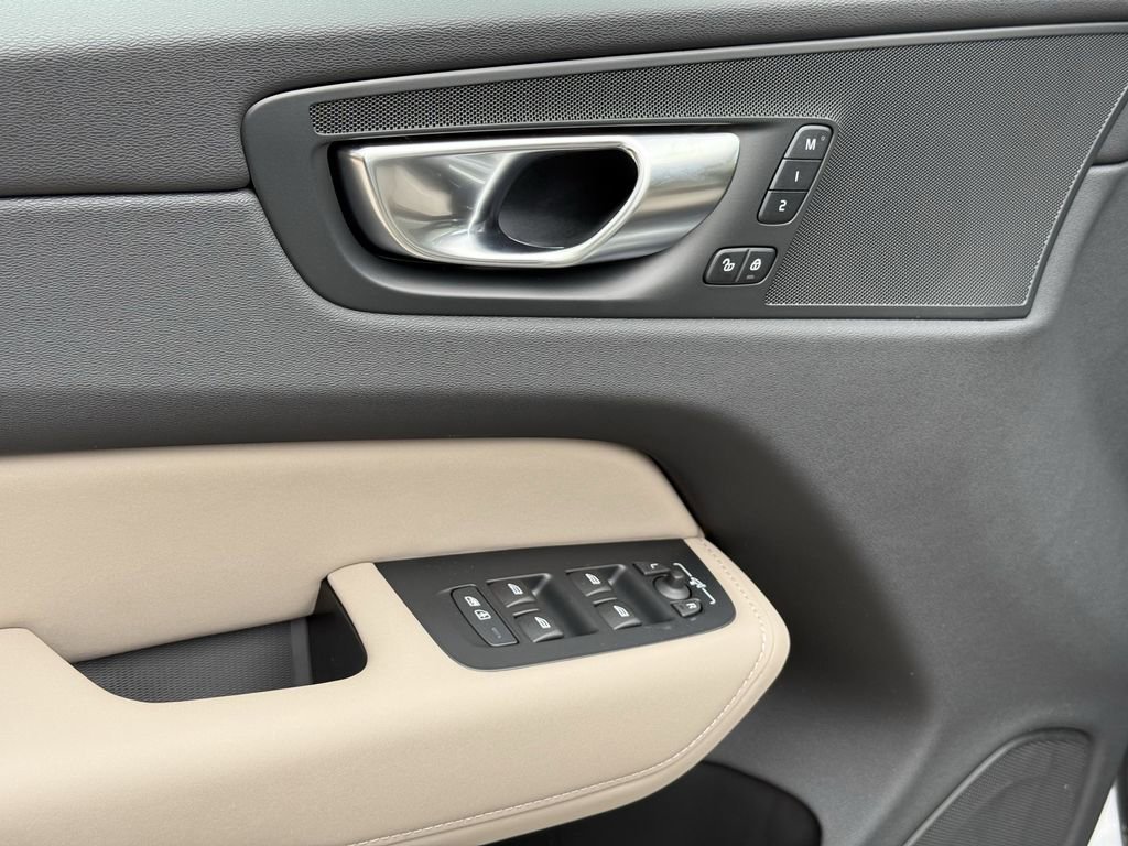 New 2026 Volvo XC60 B5 Core w/ Climate Package image 15