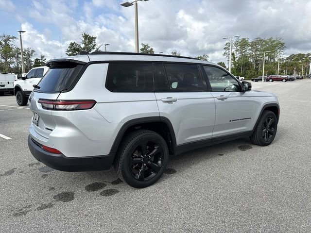 Used 2022 Jeep Grand Cherokee L Limited w/ Black Appearance Package RWD image 3