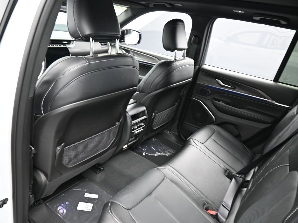 Used 2024 Jeep Grand Cherokee Overland image 25