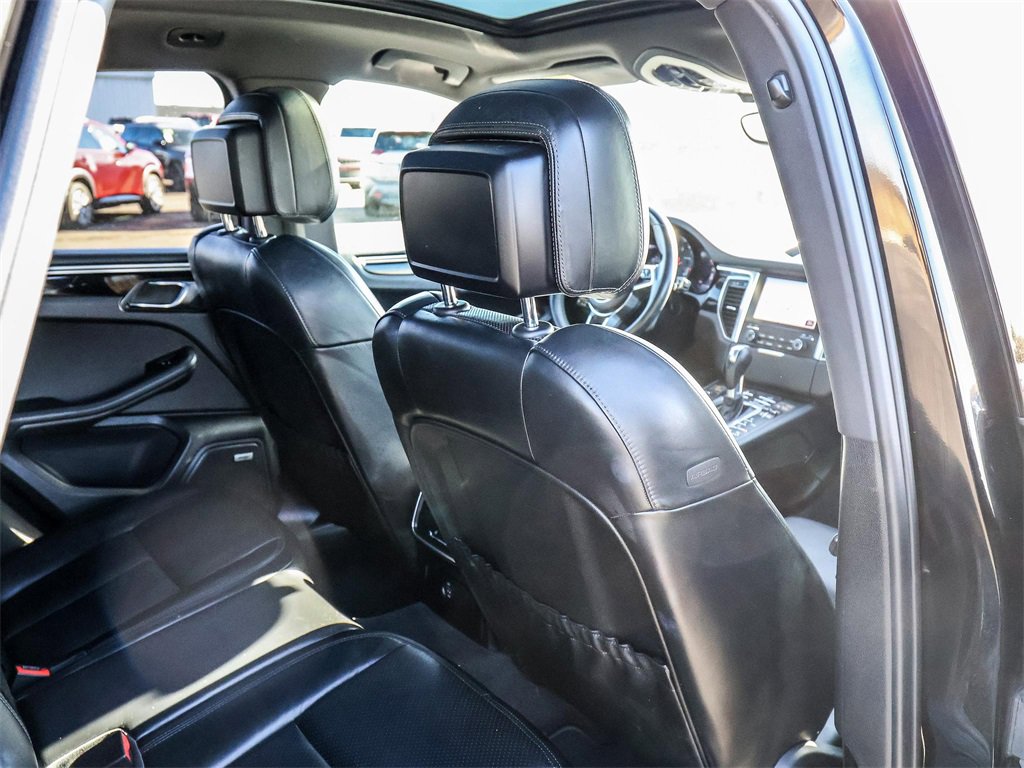 Used 2018 Porsche Macan Base image 22