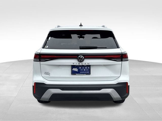Used 2025 Volkswagen Tiguan S image 4
