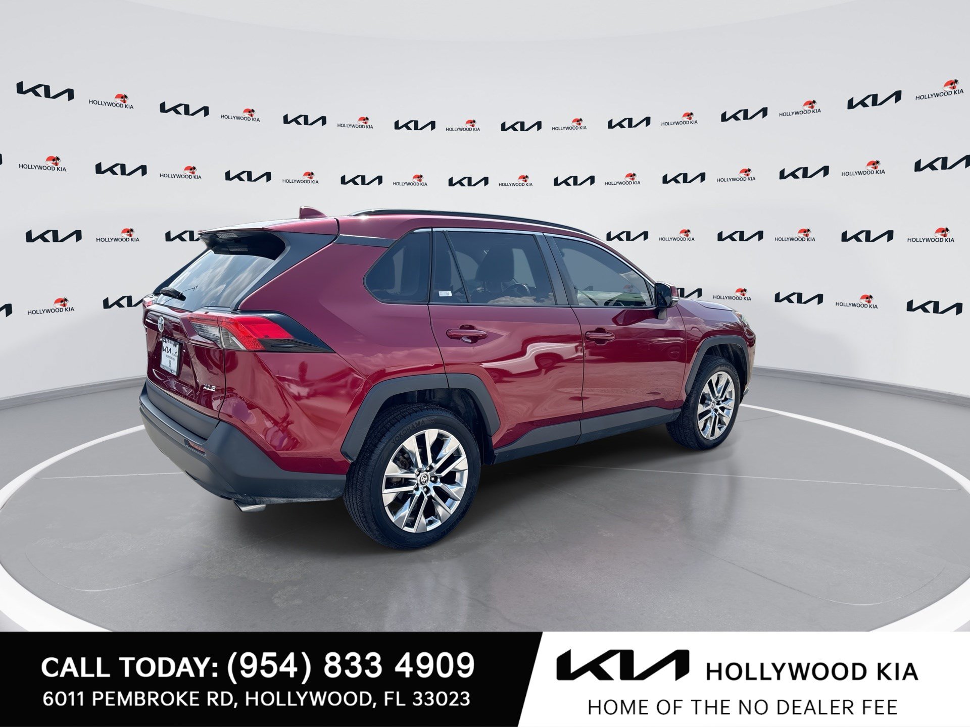 Used 2021 Toyota RAV4 XLE Premium FWD image 8