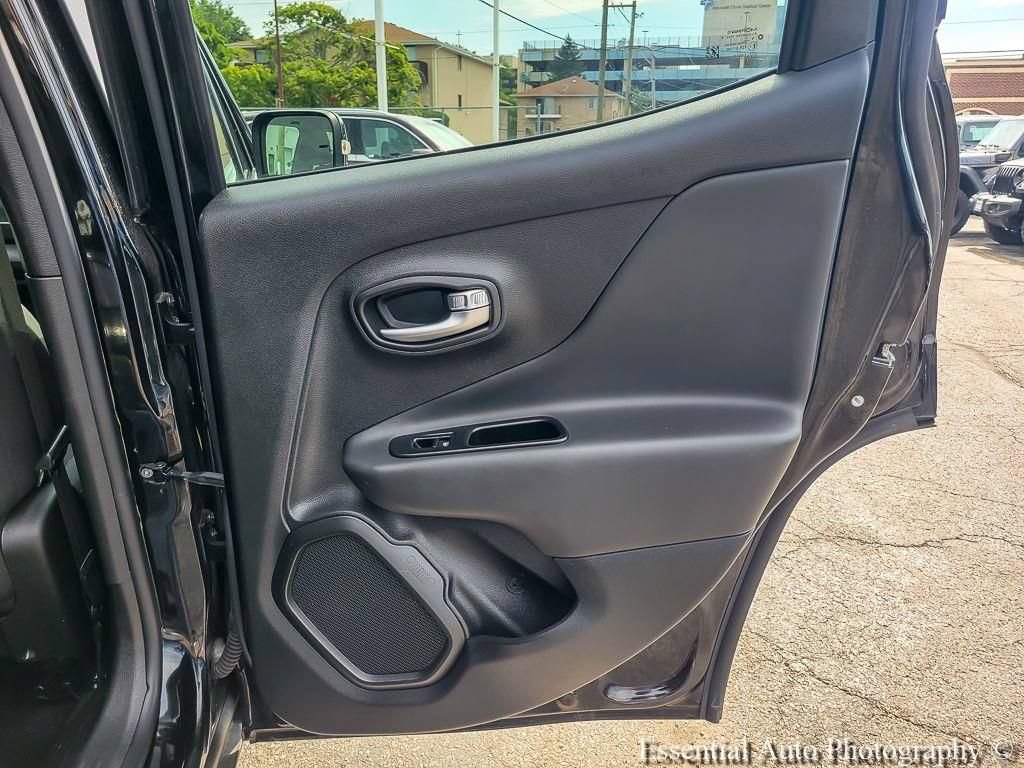 Used 2020 Jeep Renegade Altitude FWD image 21