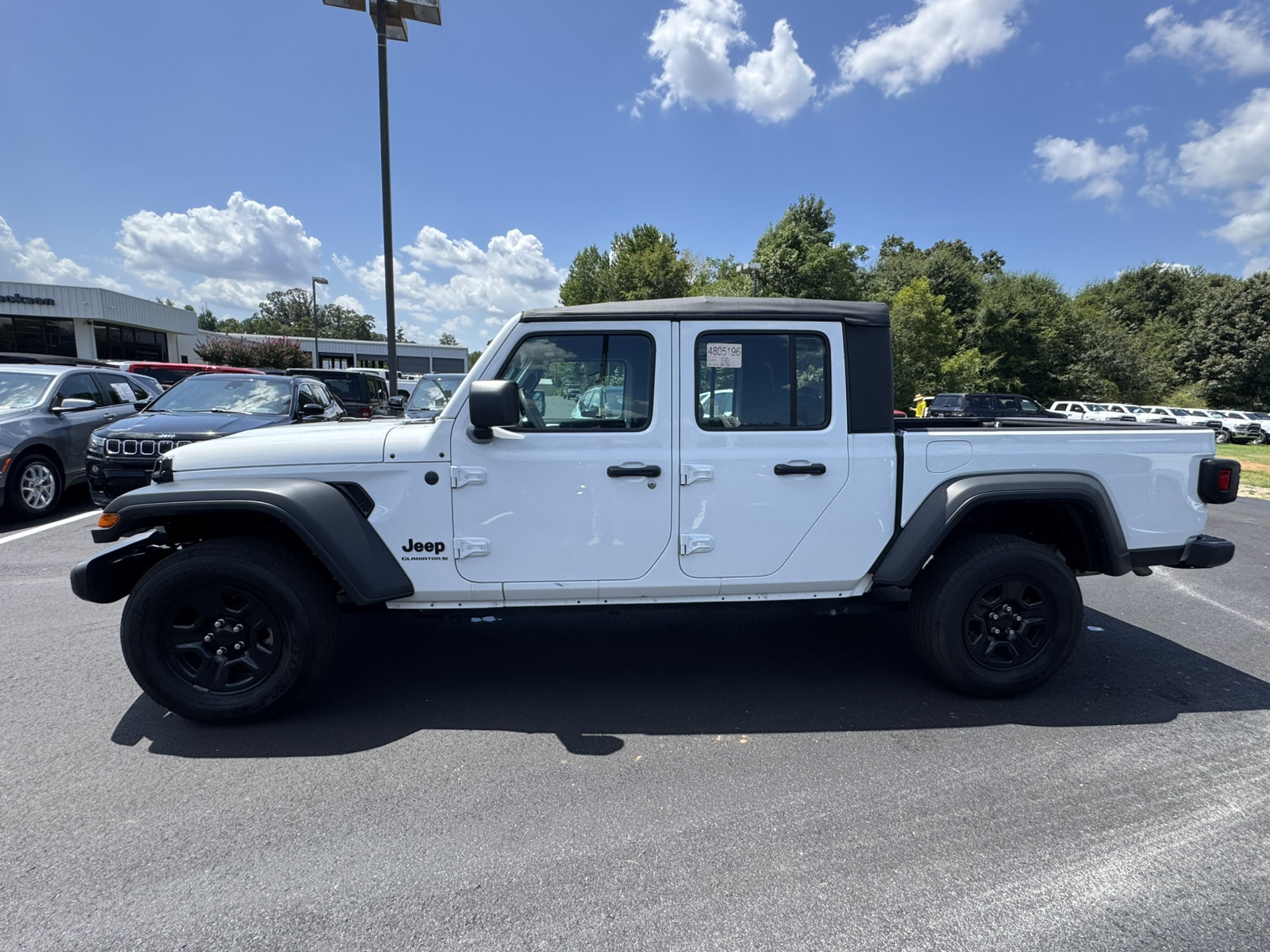Used 2025 Jeep Gladiator Sport AWD/4WD image 8