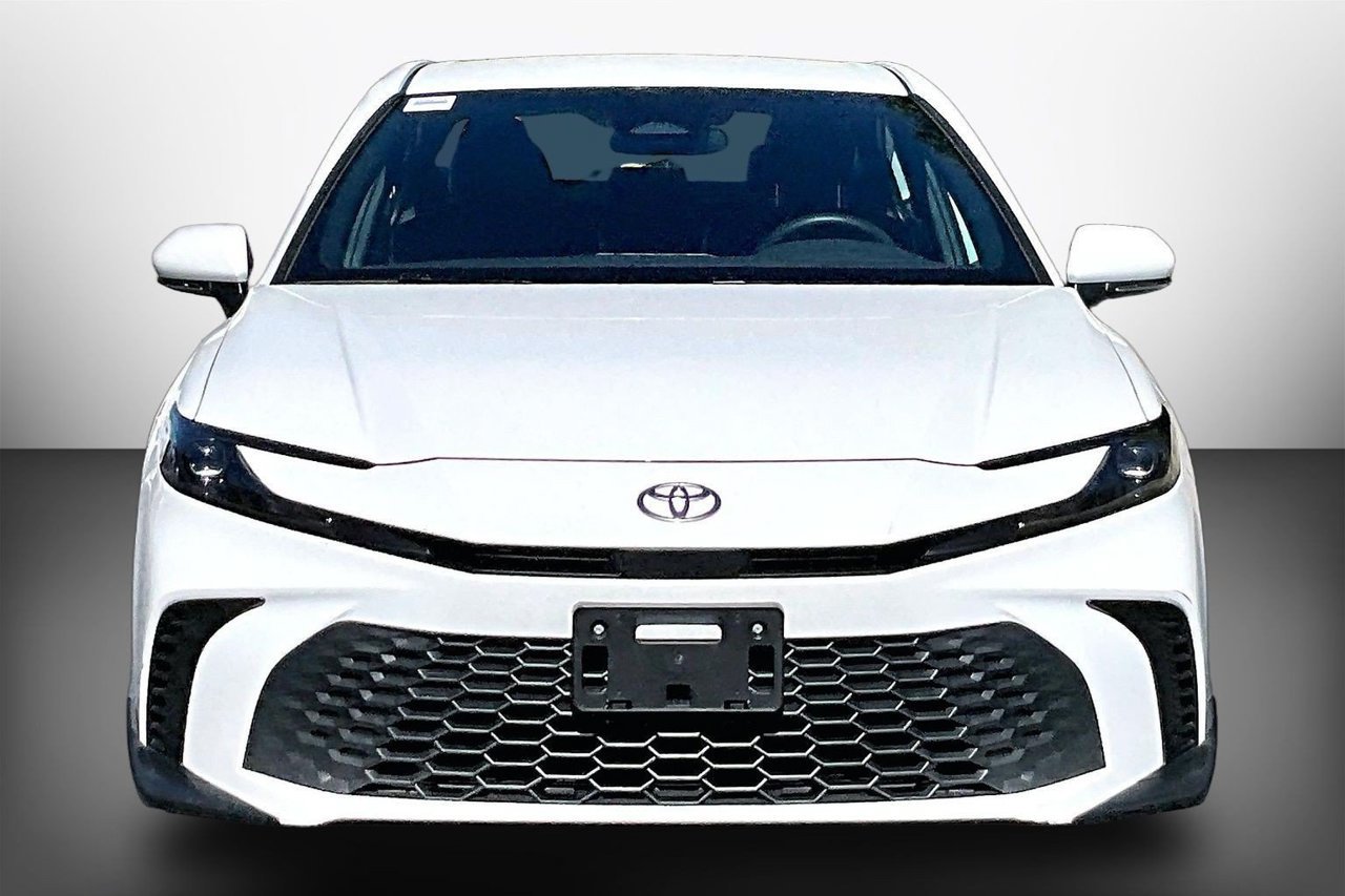 Used 2025 Toyota Camry SE FWD image 3