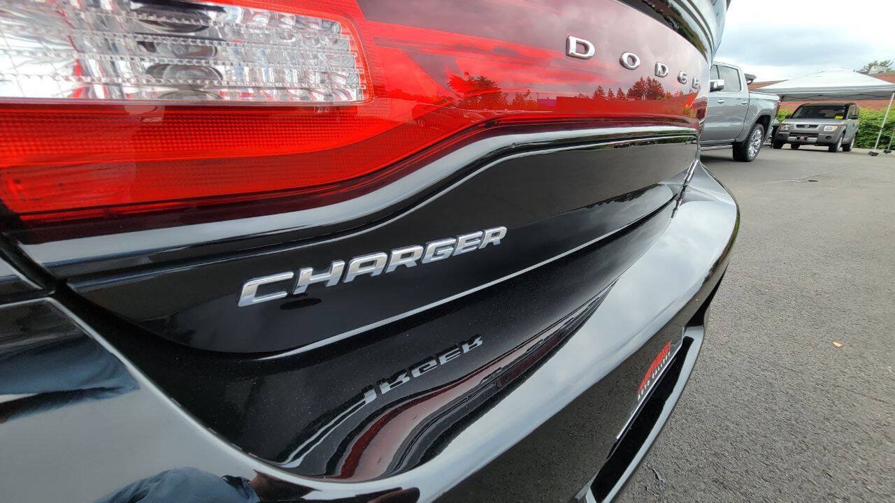 Used 2014 Dodge Charger R/T RWD image 39