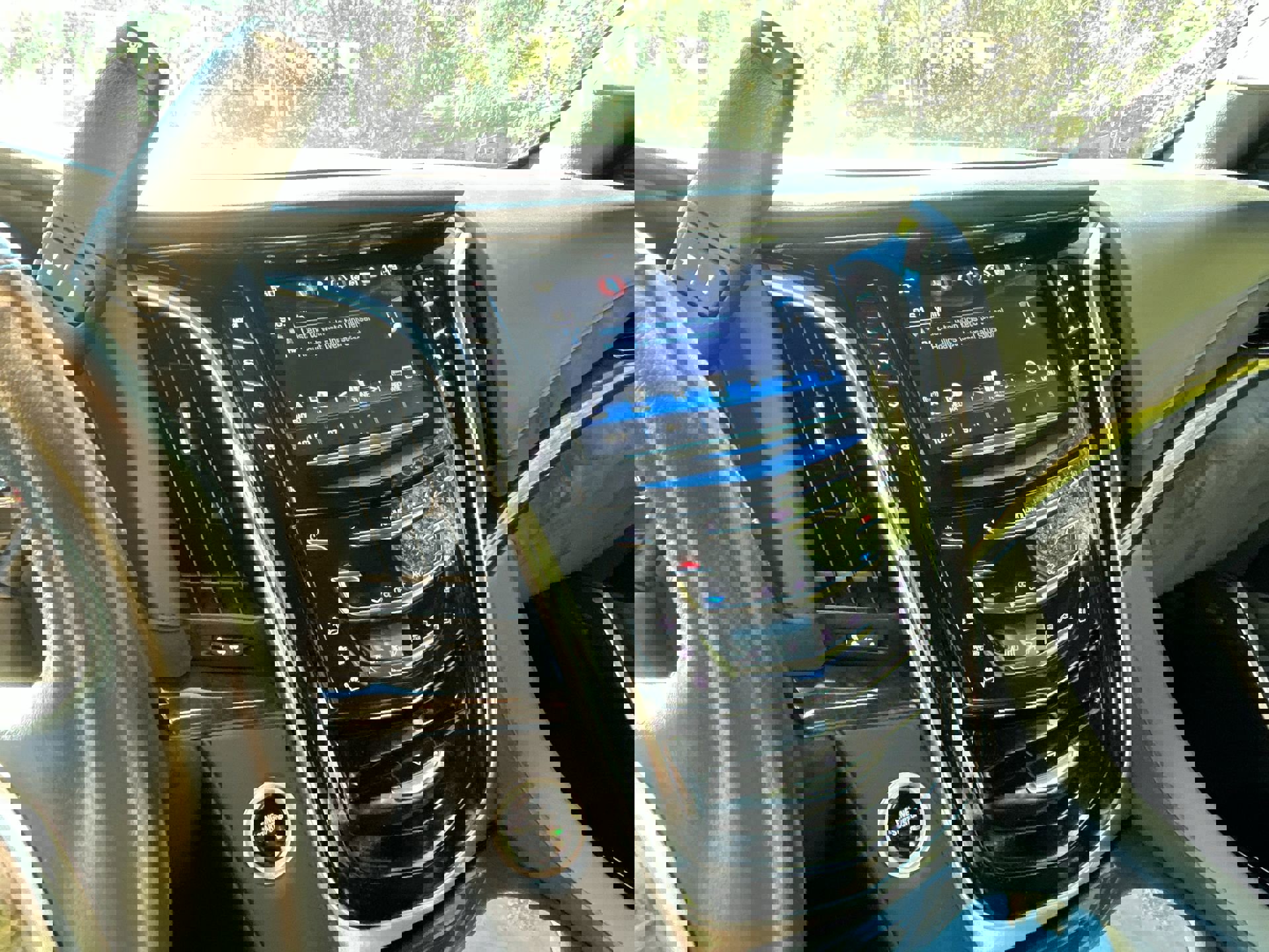 Used 2019 Cadillac Escalade Platinum image 25