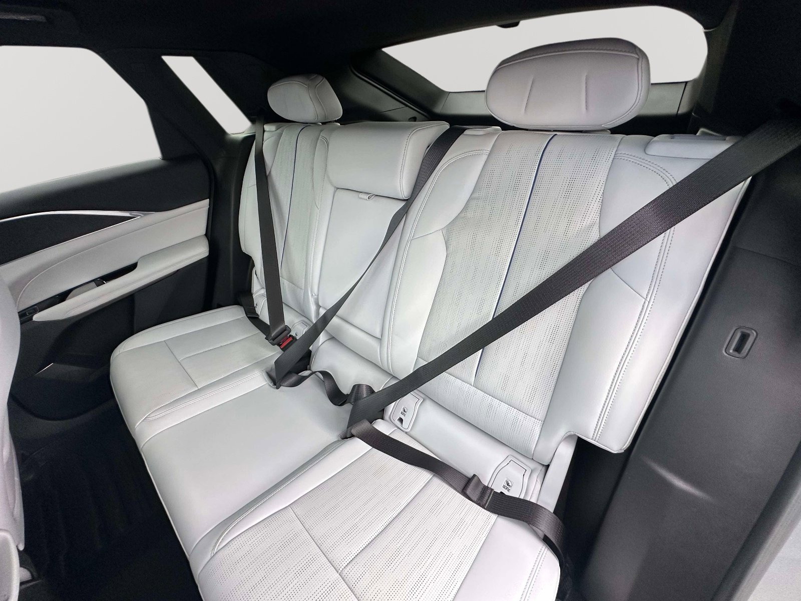 Certified 2024 Cadillac Lyriq Luxury image 32