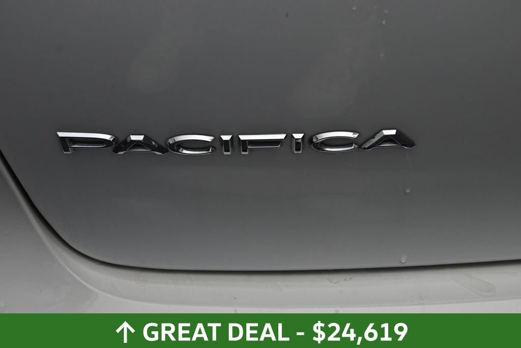 Used 2023 Chrysler Pacifica Limited FWD image 17