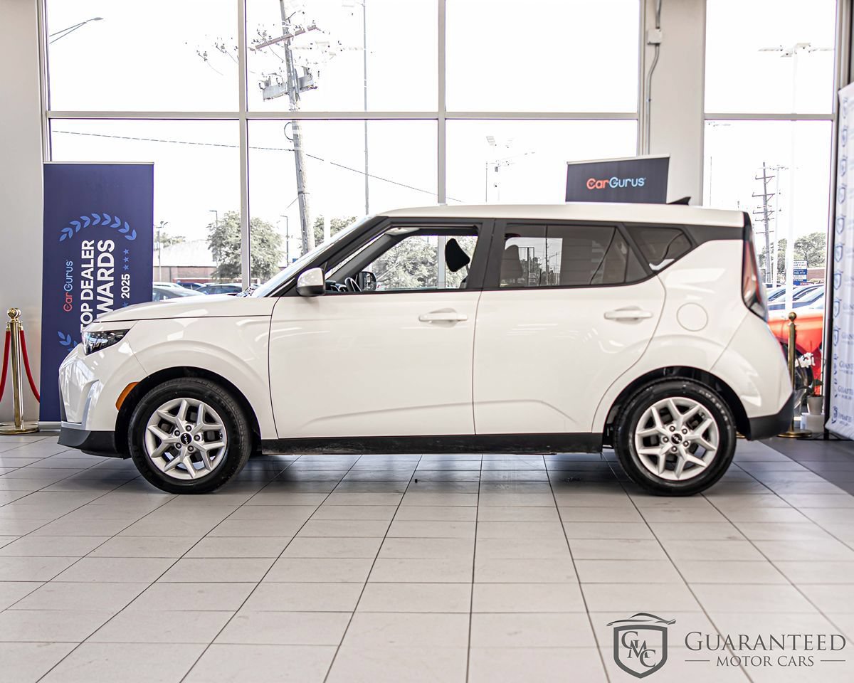 Used 2023 Kia Soul LX w/ Option Group 015 FWD image 6