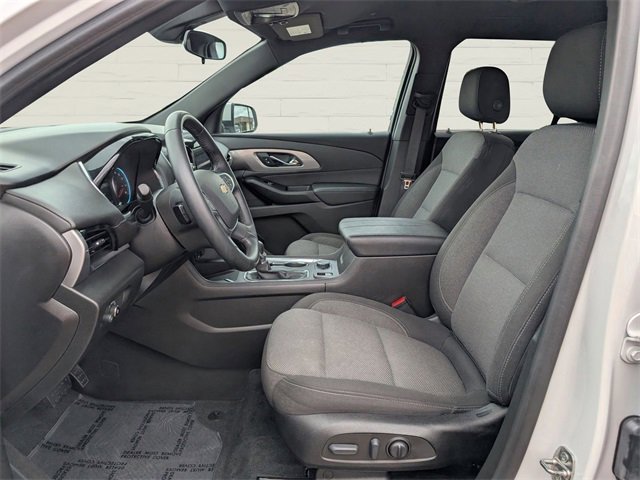 Used 2023 Chevrolet Traverse LT image 15