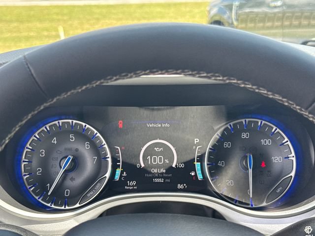 Used 2024 Chrysler Pacifica Touring FWD image 17