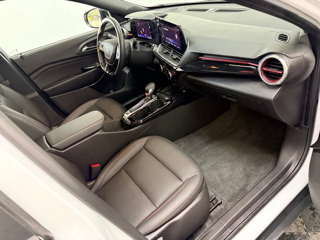 Used 2024 Chevrolet Trax RS w/ Sunroof Package FWD image 35