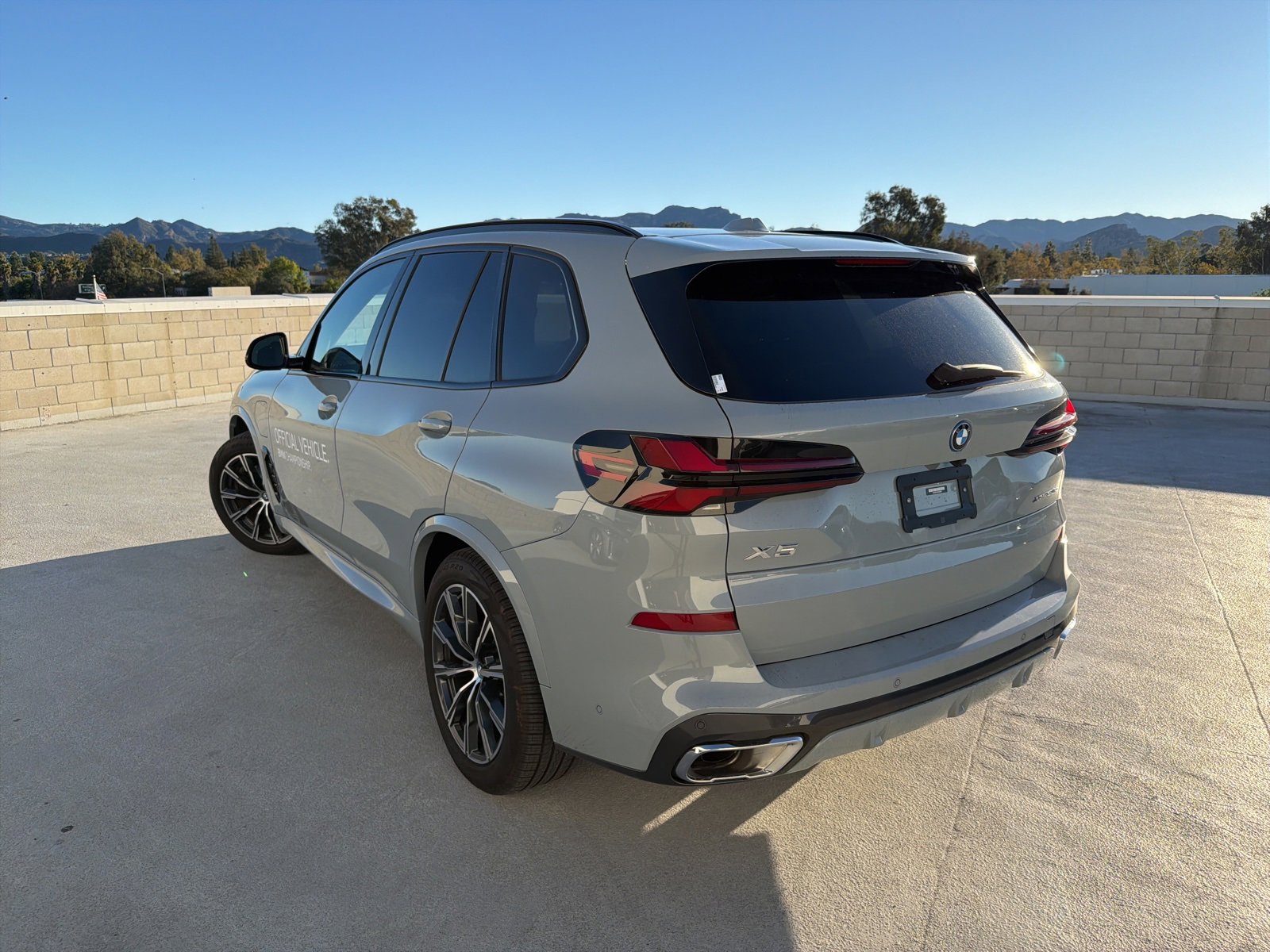 Used 2024 BMW X5 xDrive50e w/ Executive Package image 2