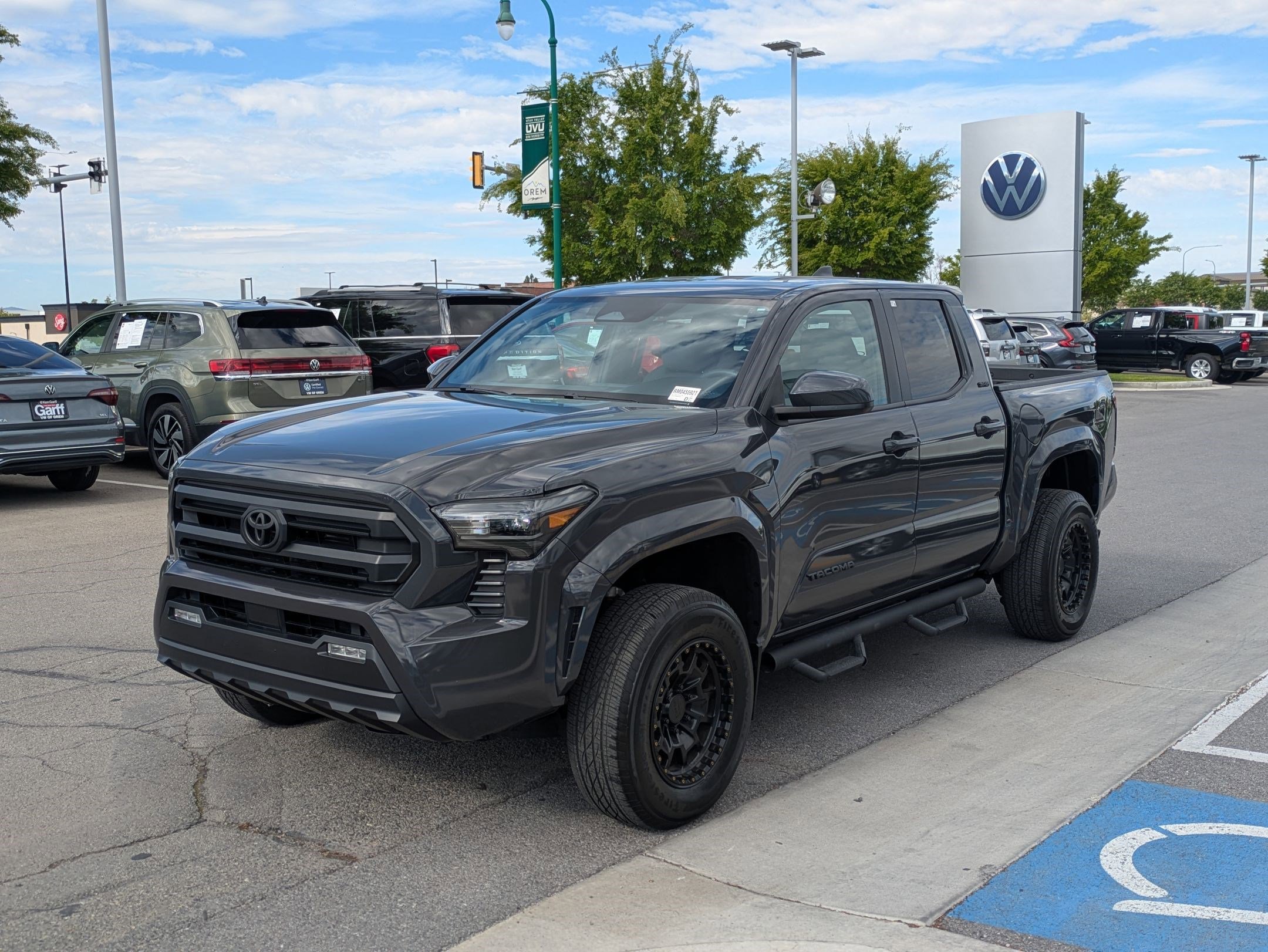 Used 2024 Toyota Tacoma SR5 AWD/4WD image 11