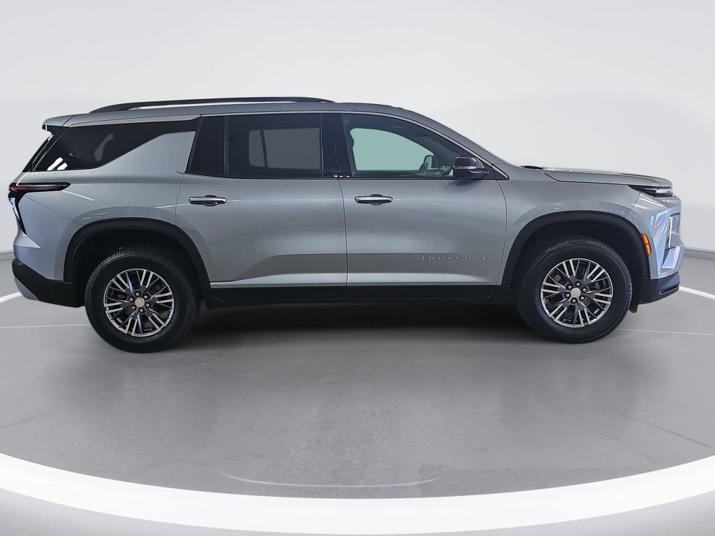 Certified 2024 Chevrolet Traverse LT w/ Trailering Package FWD image 2