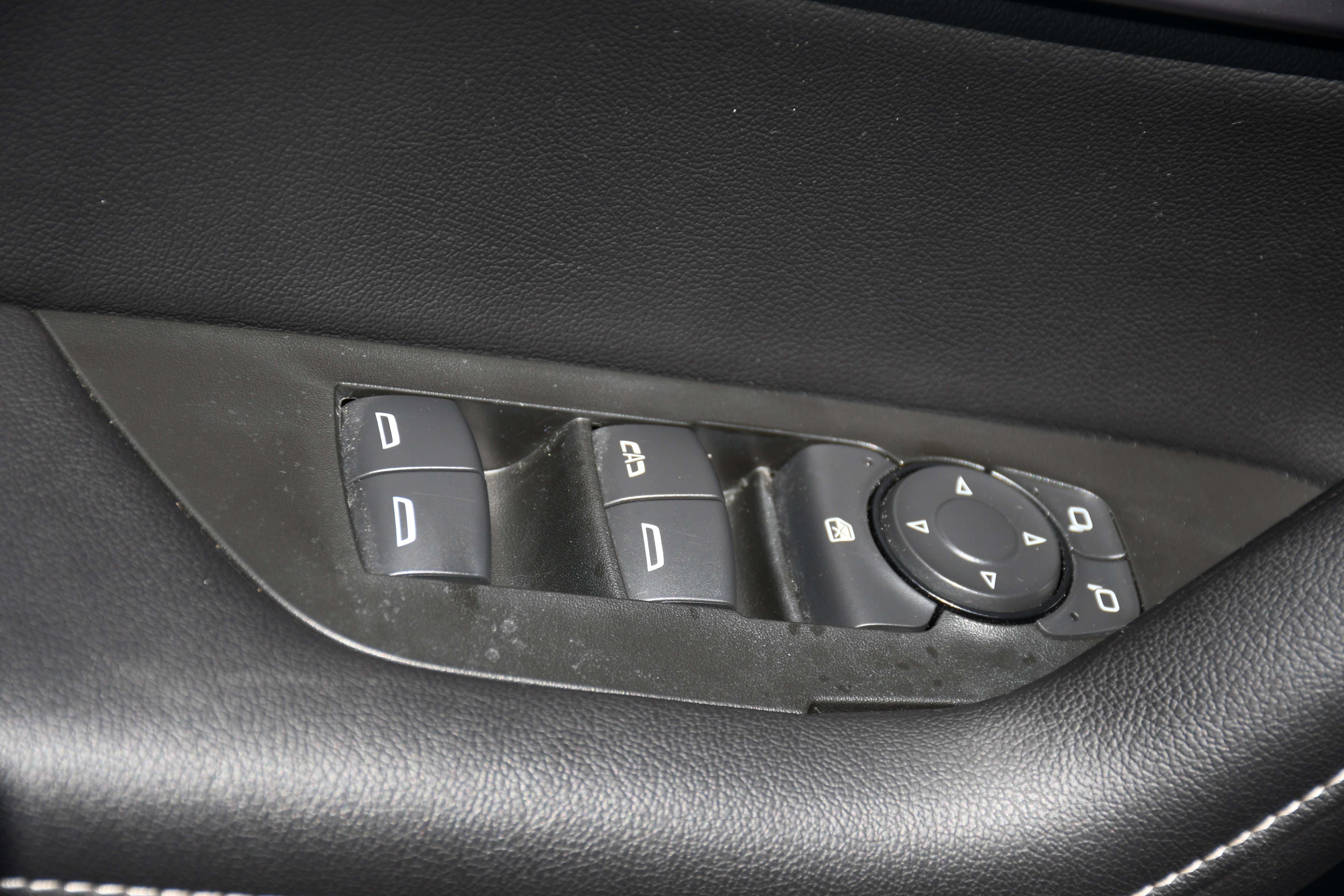 Used 2025 Chevrolet Blazer LT AWD/4WD image 10