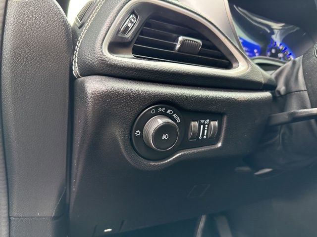 Used 2021 Chrysler Pacifica Touring w/ S Appearance Package image 28