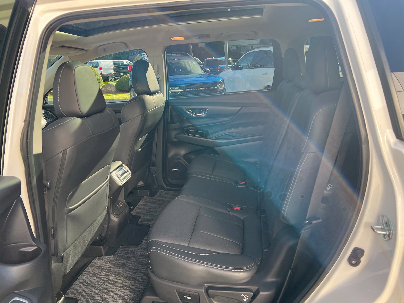 Used 2023 Subaru Ascent Limited w/ Technology Package AWD/4WD image 18