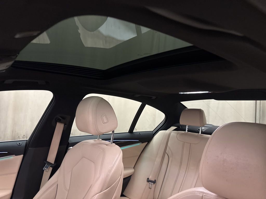 Used 2018 BMW 540i xDrive w/ Premium Package image 19