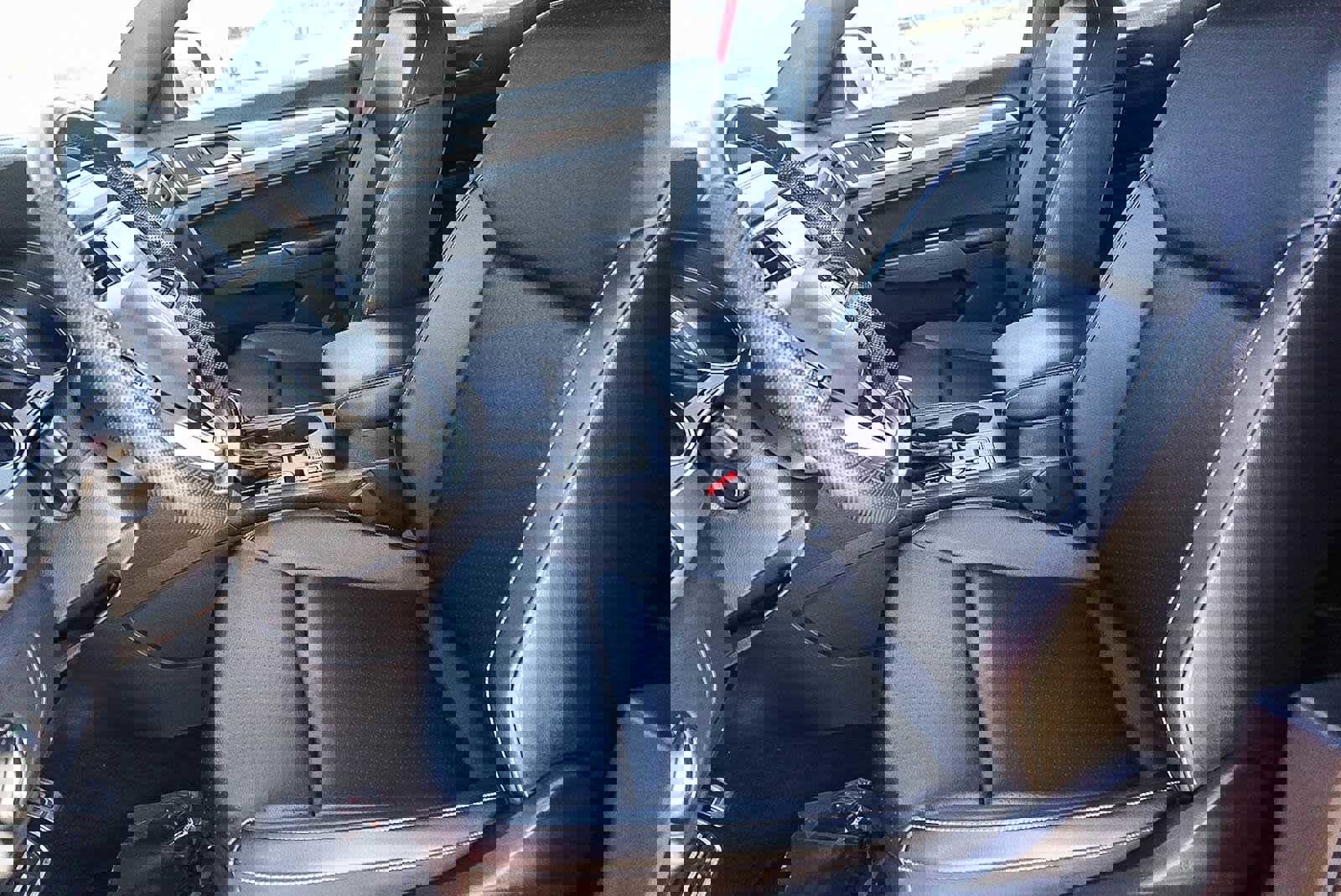 Used 2020 Volkswagen Atlas Cross Sport SE w/ Panoramic Sunroof Package image 16