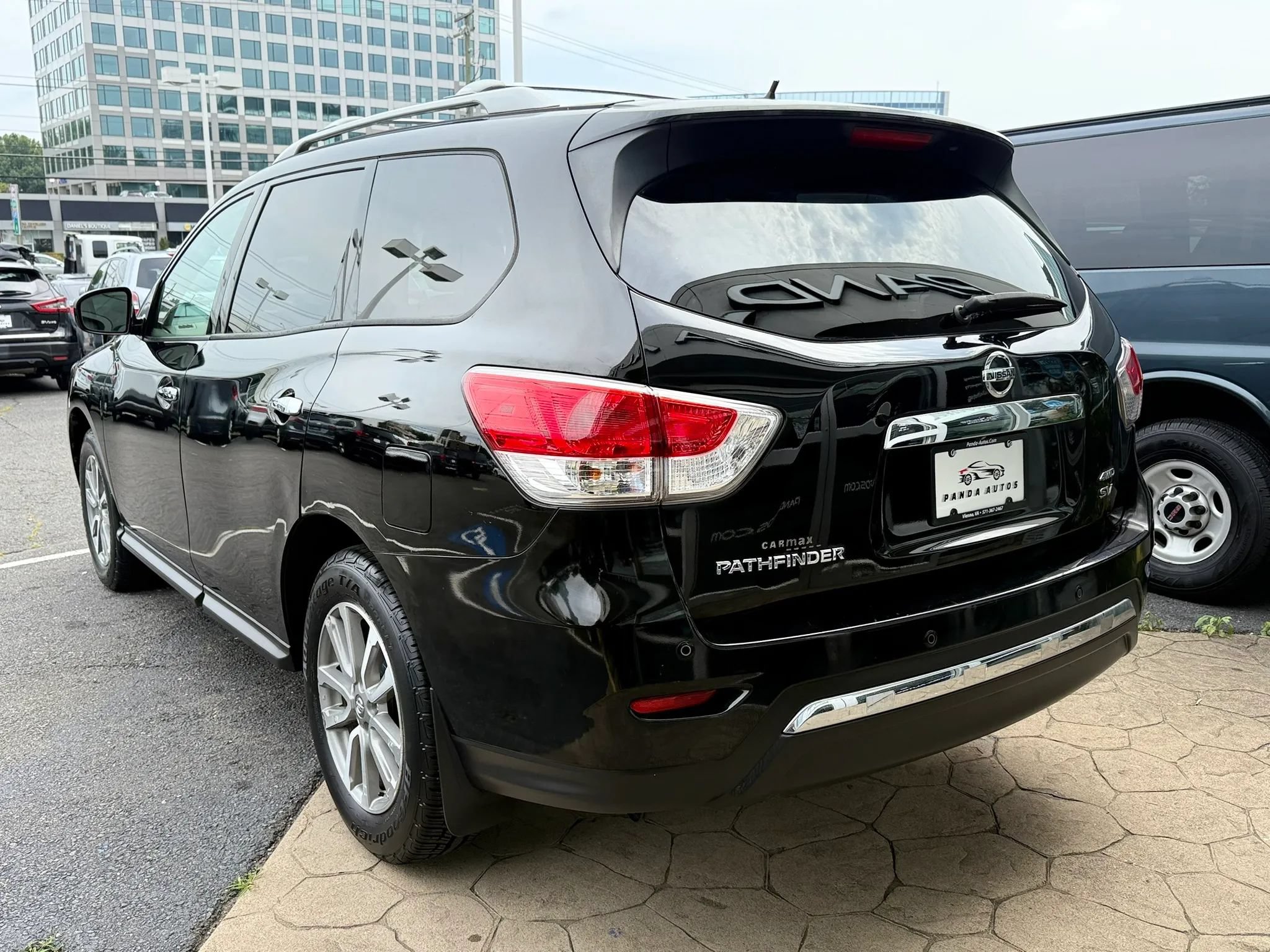 Used 2013 Nissan Pathfinder SV AWD/4WD image 5