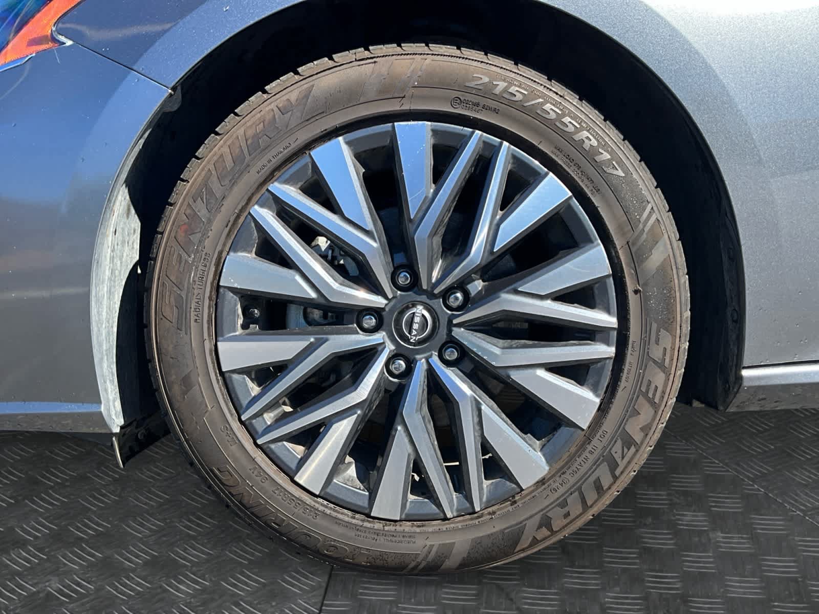 Used 2024 Nissan Altima 2.5 SV FWD image 14