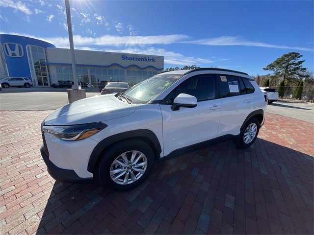 Used 2023 Toyota Corolla Cross LE image 9