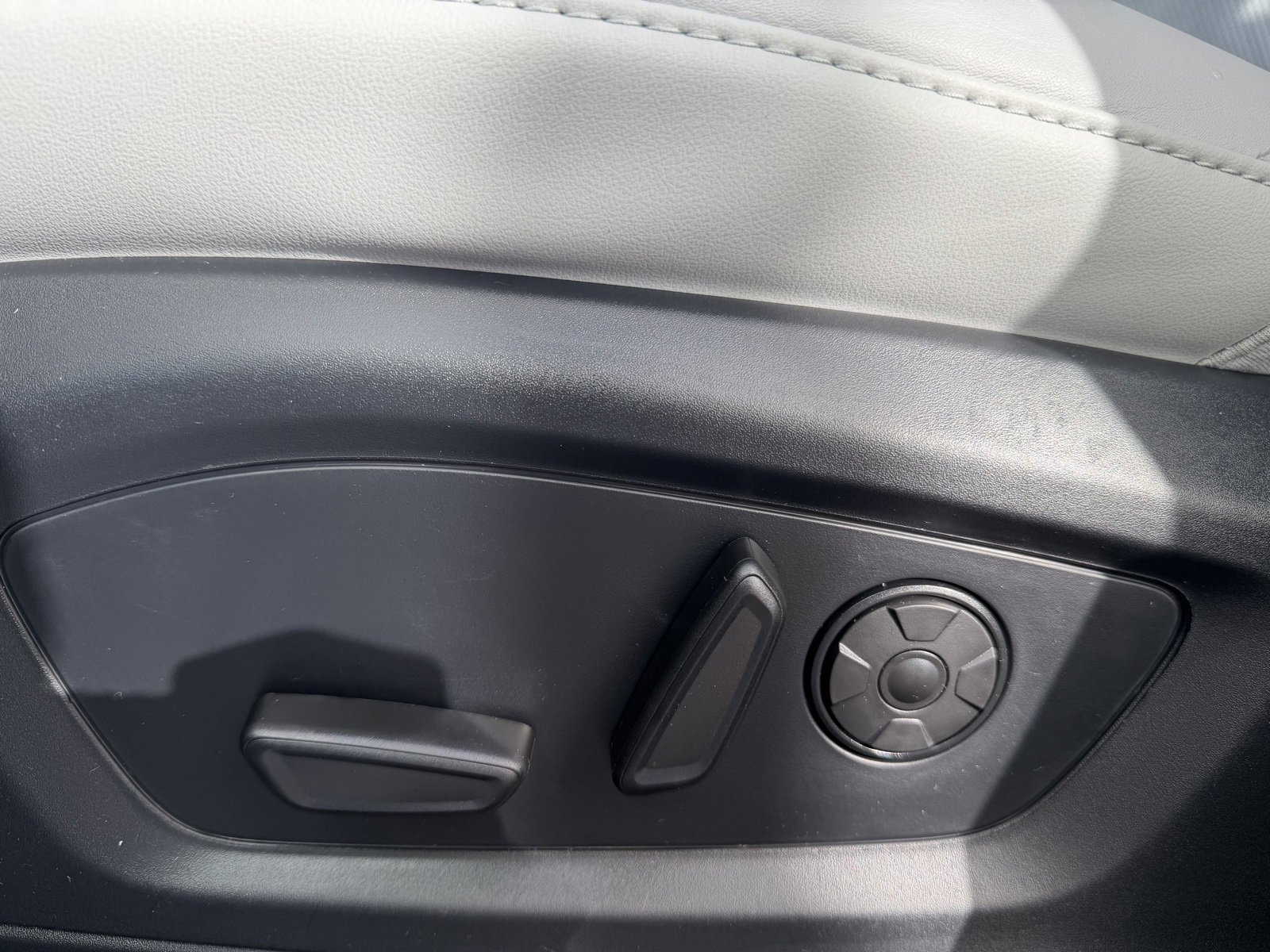 New 2026 Ford Explorer Platinum image 10