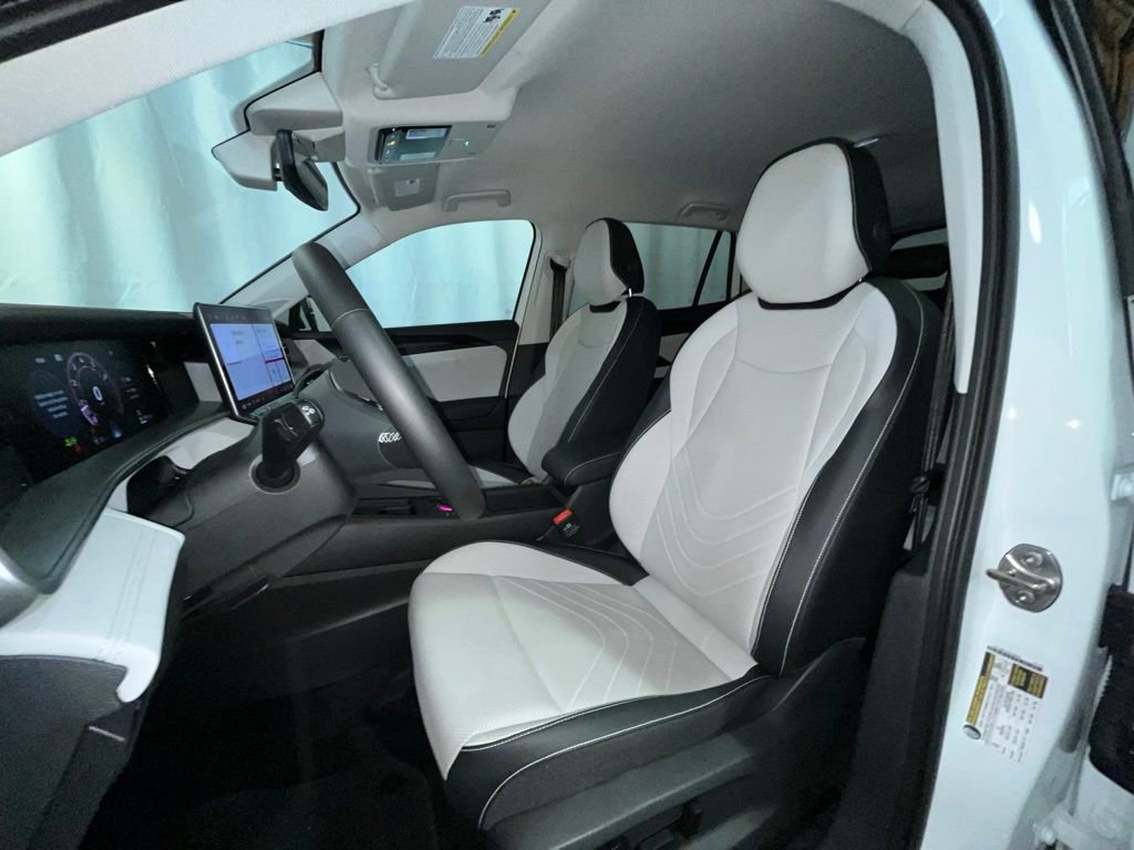 Certified 2025 Volkswagen Tiguan SE image 11