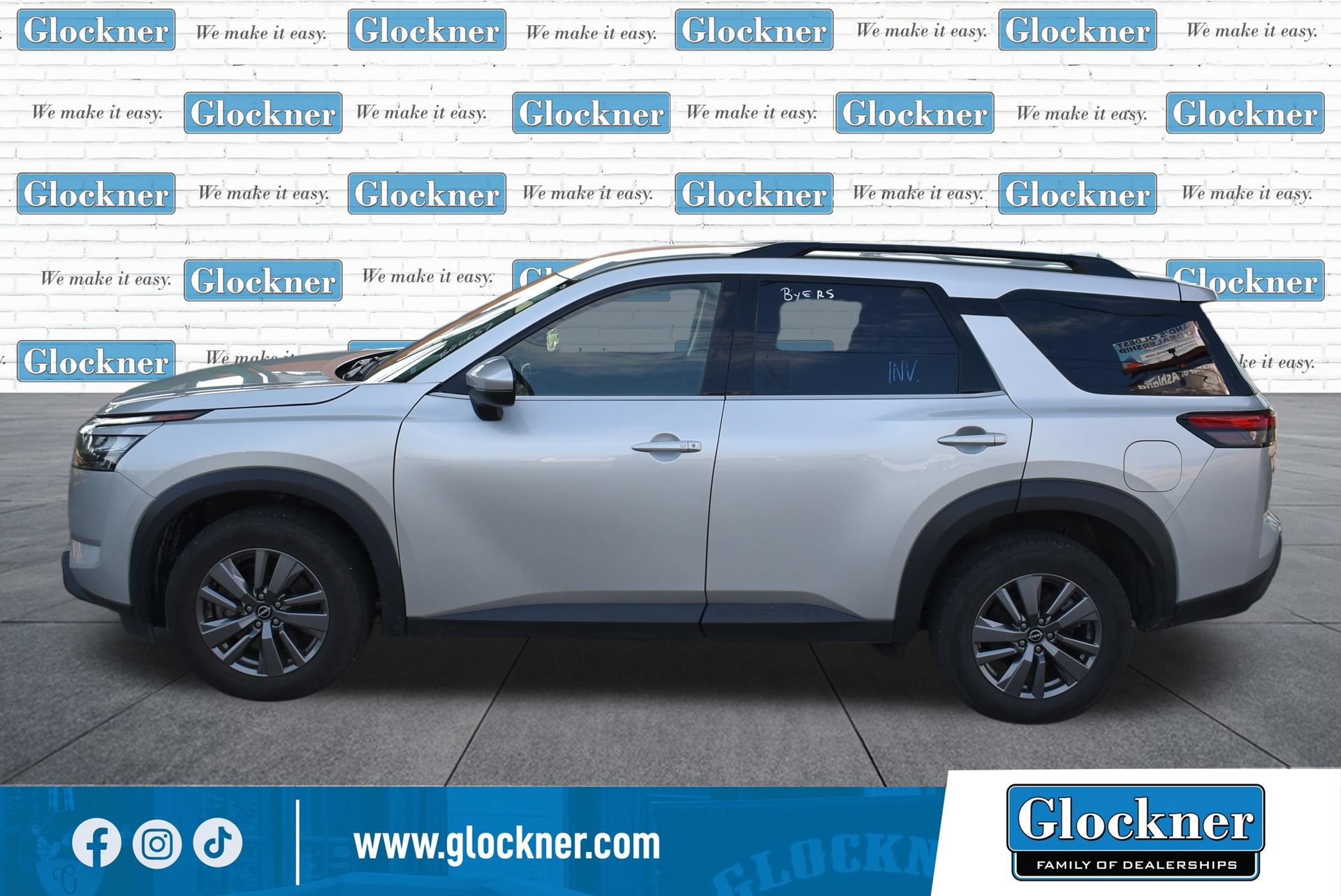 Used 2025 Nissan Pathfinder SV AWD/4WD image 9