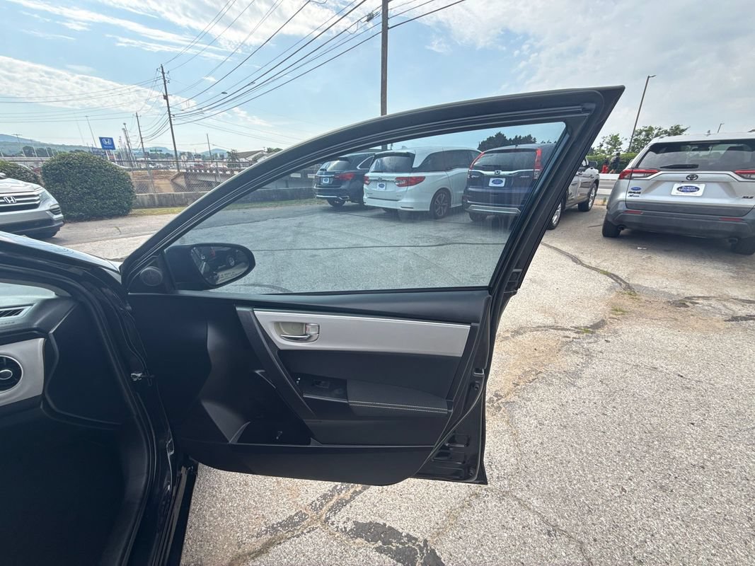 Used 2017 Toyota Corolla LE FWD image 17