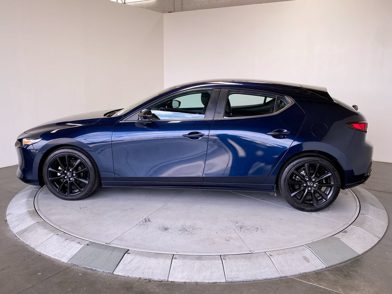 Used 2024 MAZDA MAZDA3 s FWD image 2