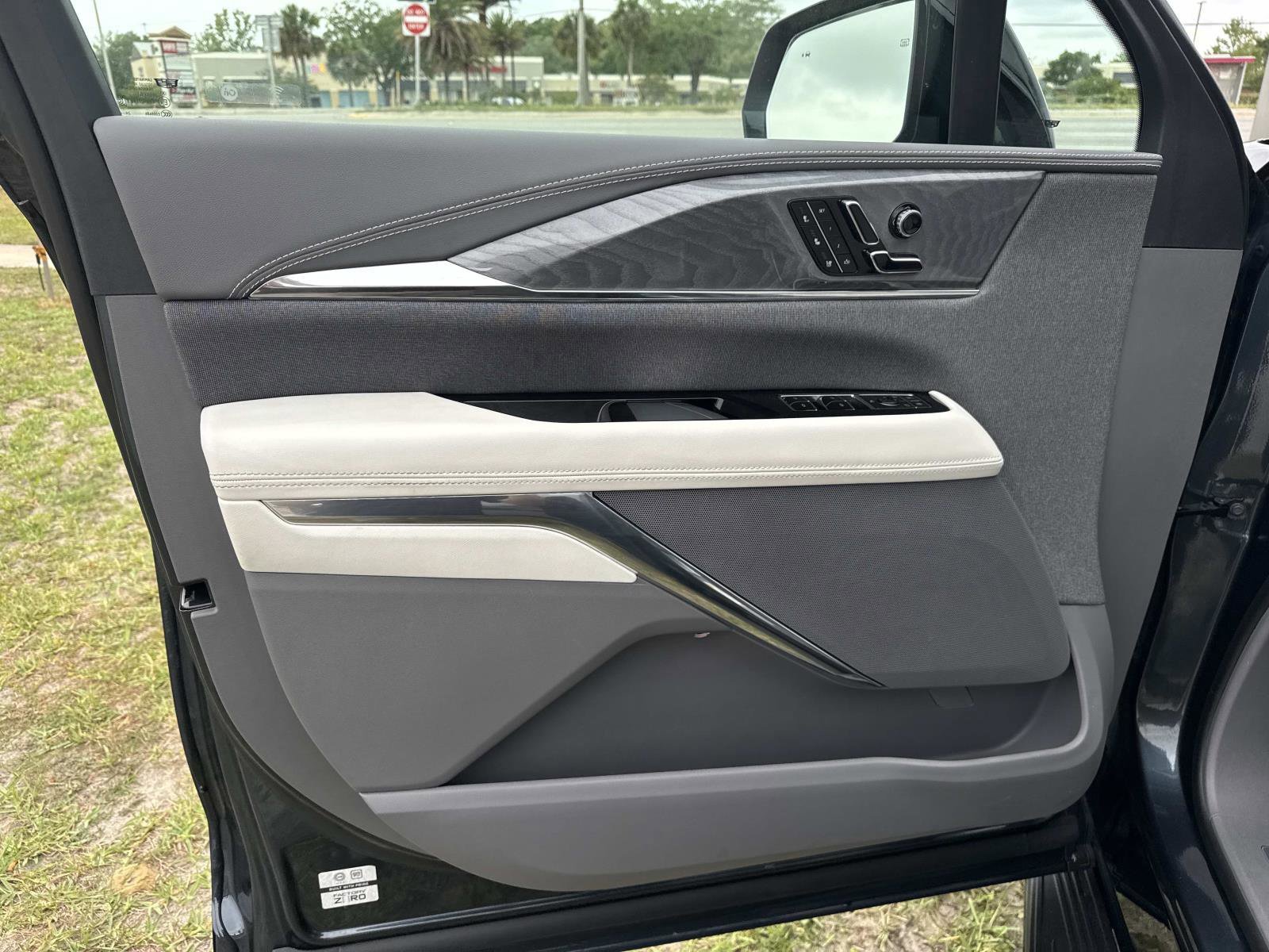 Certified 2025 Cadillac Escalade IQ Luxury 1 w/ Smart Trailering package AWD/4WD image 19