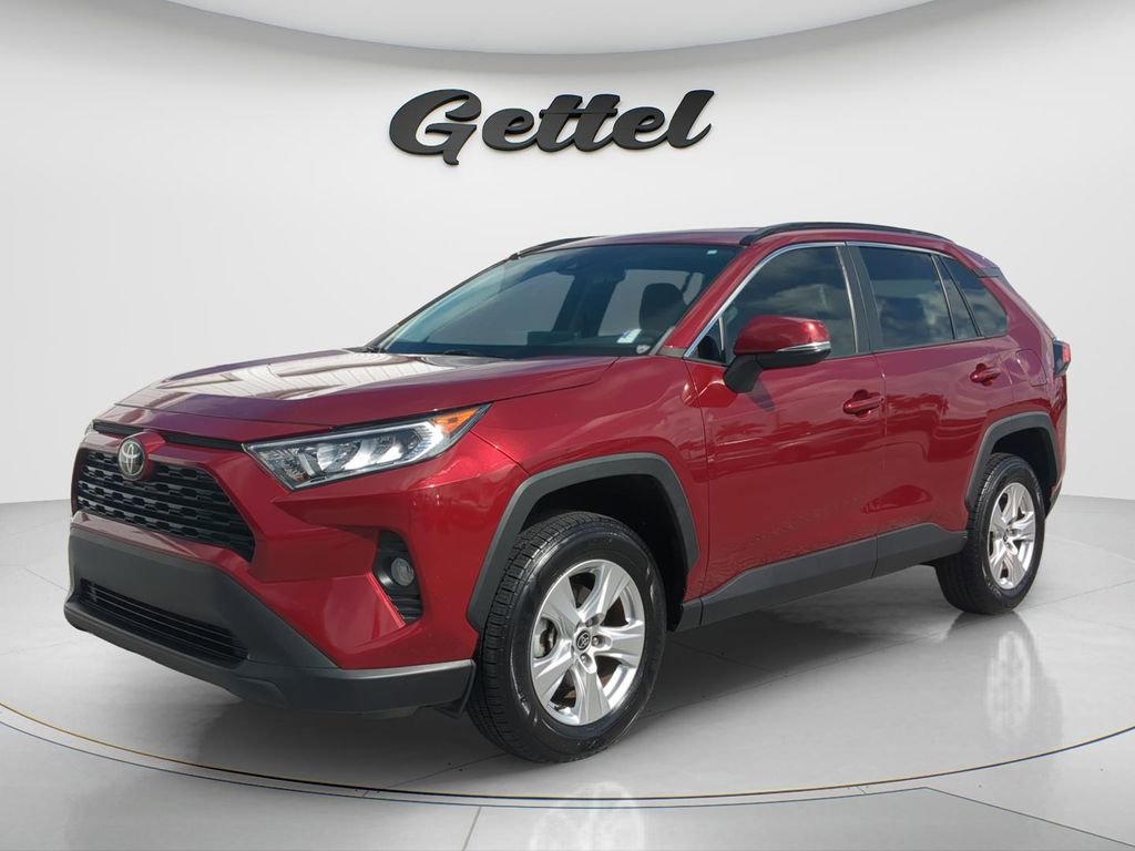 Used 2021 Toyota RAV4 XLE FWD image 1