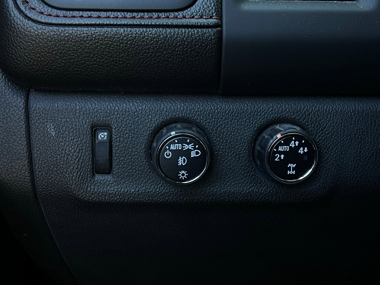 Used 2015 GMC Canyon SLE w/ All-Terrain Package image 22